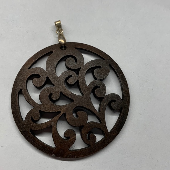 Round wooden pendant - Picture 1 of 1